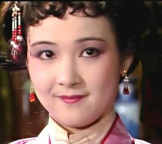 薛宝琴:《红楼梦》中为什么要写容貌才华都超越黛玉及宝钗的薛宝琴？