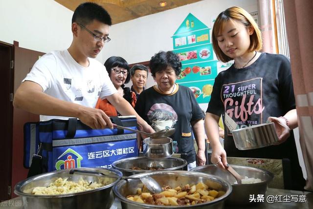 若全国普及社区食堂你赞成吗，如何看待中国人民公安大学食堂不卖韭菜馅包子、饺子、菜饼