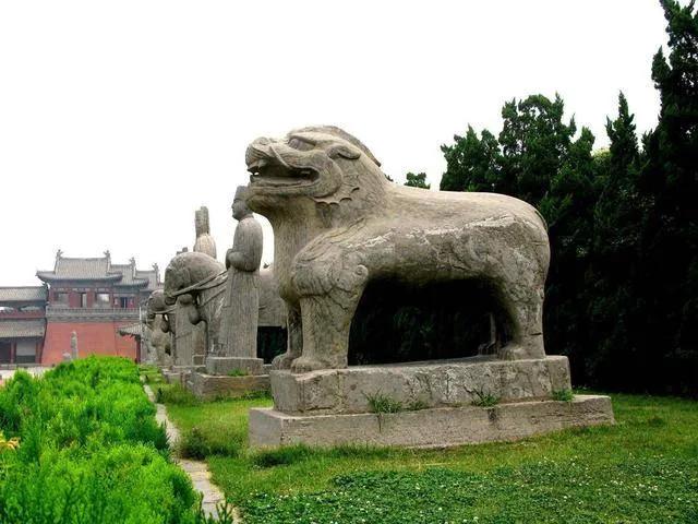 “人点烛,鬼吹灯,鸡鸣灯灭不摸金”是什么意思？