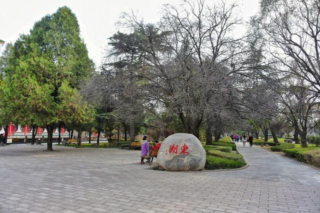 梦见自己在水中划竹排翻了,宝鸡的凤翔有什么旅游景点？