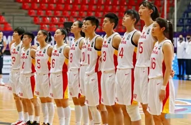 李梦为什么被换掉:有人说李梦缺席亚洲杯的原因是因为接了太多广告，是真的吗？