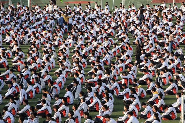 如何讓大家統(tǒng)一買班服,班里要統(tǒng)一買服裝怎么說(圖4) 如何讓大家統(tǒng)一買班服,班里要統(tǒng)一買服裝怎么說(圖4)