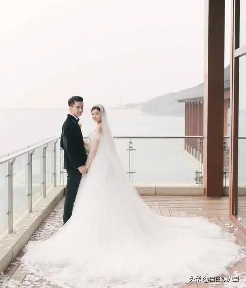 林心如的老公结婚照:娱乐圈中哪一对的结婚照是你最喜欢的呢。 ​​​​