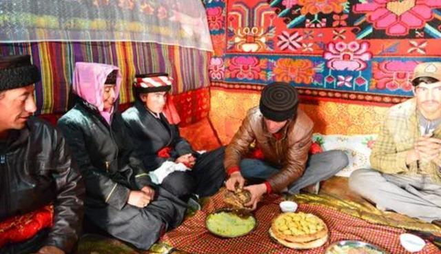 去新疆要知道哪些基本常识，第一次去新疆，有什么风俗习惯需要注意的