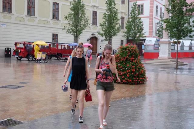 红酒美女，斯洛伐克美女如云，在斯洛伐克生活是怎样的体验？