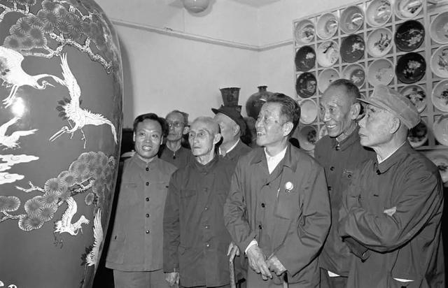 1959年，杜聿明被特赦后，为何功德林里的战犯有很大的反响？插图9