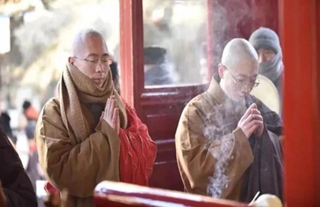 民间风水300年不传之秘,为什么中国人烧香都是烧3根，而不是4根？