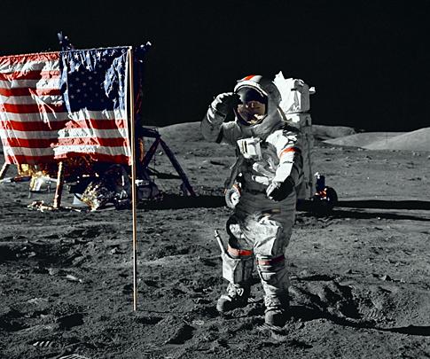 1960年,美国为了跟自己的老对头苏联较劲,于是实施了"阿波罗计划"