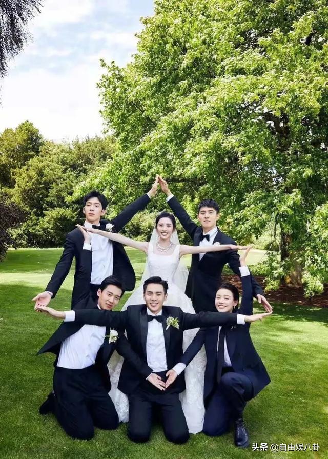 林心如的老公结婚照:娱乐圈中哪一对的结婚照是你最喜欢的呢。 ​​​​