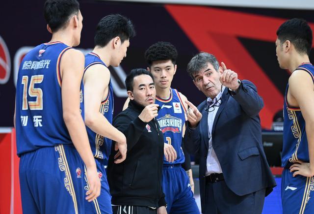 乐视的背后大老板是谁:oppo和vivo是不是在自己的厂房里生产的