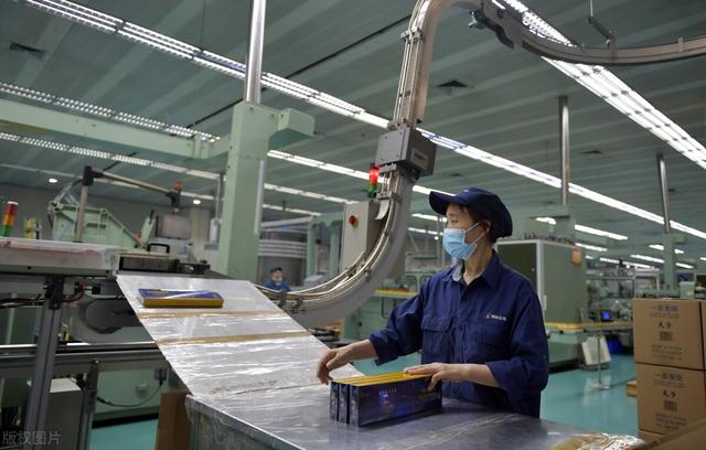 某知名国企工资福利待遇怎样:国家电网的工资有多少？年终奖很高吗？