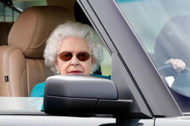 英国女王的狗干什么的:从亿元宾利到出租车，英国女王家里都有些什么车？