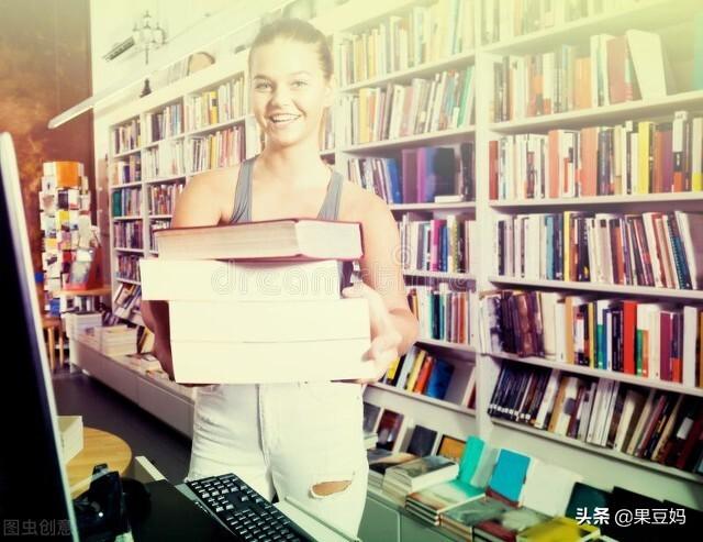 脑残美女挤奶喂狗:养狗给生活带来哪些变化？
