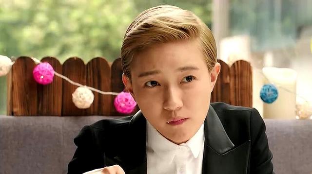 比如文章导演电影《陆垚知马俐》中的焦俊艳饰演的方灰灰,十分惊艳,与