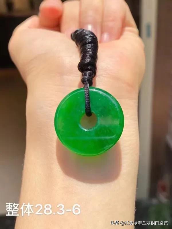 翡翠广告语最吸引人,翡翠飘花手镯为何会吸引那么多人的喜欢？