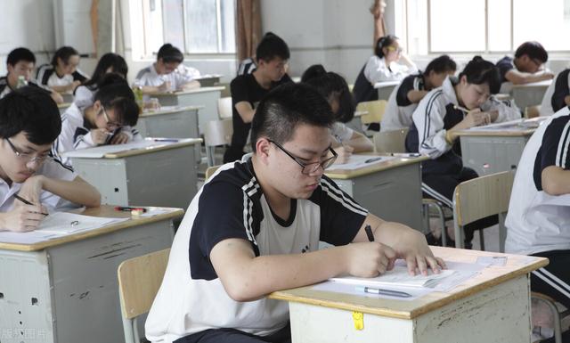 宠物志愿结局:“踩线”被大学录取的学生，最后都怎么样了？
