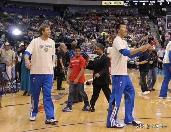 布鲁克洛佩斯:易建联效力NBA期间搭档过哪些全明星队友