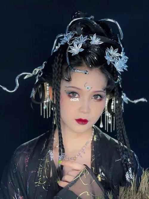 在网上认识一个女孩,性格长相都很喜欢,但我们两个相距太远了,一南一北,我怕我们不会长久,要不要表白？