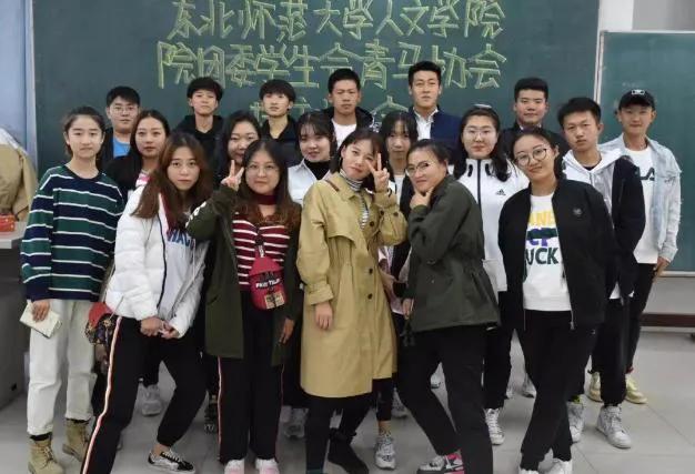 为何高学历人才都选择广州中小学，教师岗位竞争激烈，清北硕博争进中小学当老师，反映了什么问题