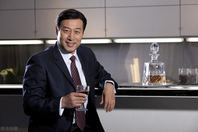 男人面相九个贵骨,如何判断一个男人将来是穷是富？