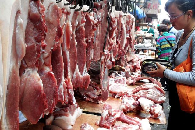 西施犬价格是多少元:多地猪肉价格跌破8元，均价同比“腰斩”！接下来怎么走？
