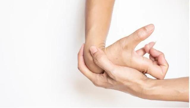 手指抽筋是什么原因?-终于实宪