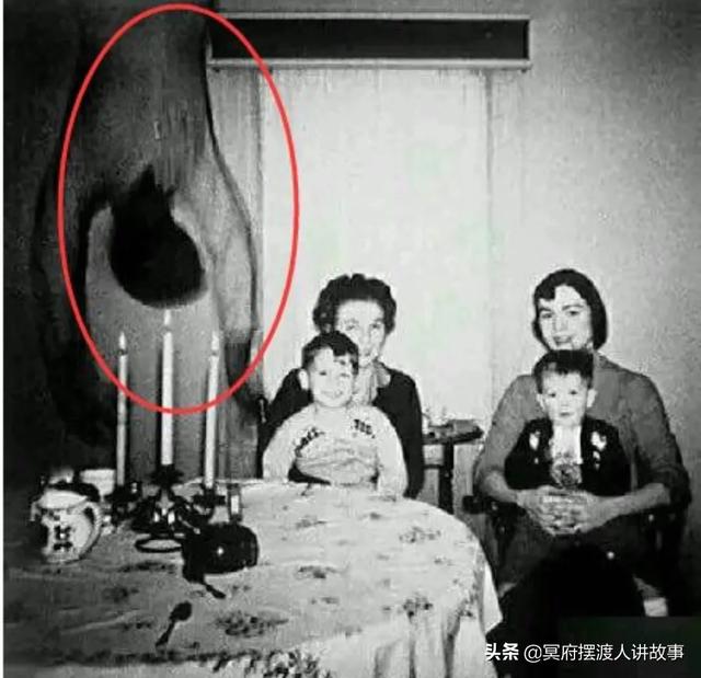 世界上最恐怖的鬼的照片，话说大家你们看见过最诡异的图片是什么啊