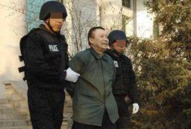 车震被打劫:强奸犯在监狱的日子怎么样会不会被别的罪犯欺负