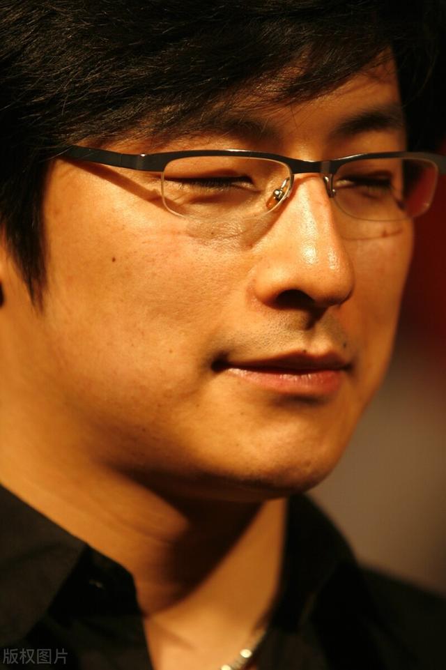 李湘老公:李湘在大S和汪小菲宣布离婚后公开自己离婚是为了不上头条吗