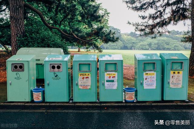 日本街头自动洗狗机:狗屎是能清理的，狗尿怎么打扫呢？