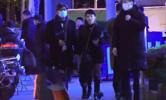 李湘离婚了吗:凌晨两点，王岳伦宣布离婚，离开了李湘王岳伦还有出头之日吗？