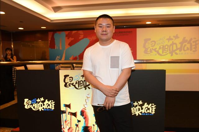 央视海霞刚警告完，又一男星被网友实锤，岳岳到底做了什么？