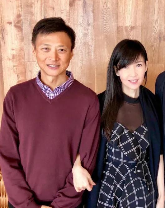 周慧敏的老公:周慧敏为什么对倪震死心踏地？
