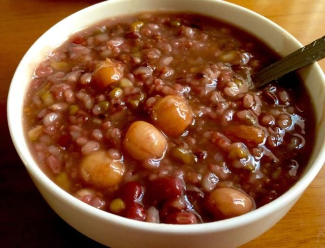 红豆、绿豆、黑豆、花生、莲子、薏仁米放在一起吃，可以吗？插图23