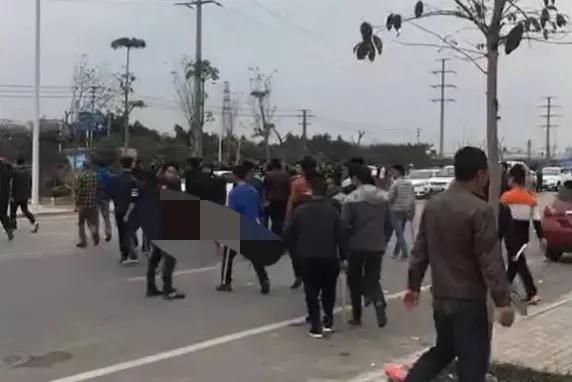 上海酒吧发生械斗:你们曾经围观过最“壮观”的打架斗殴，双方阵仗有多大
