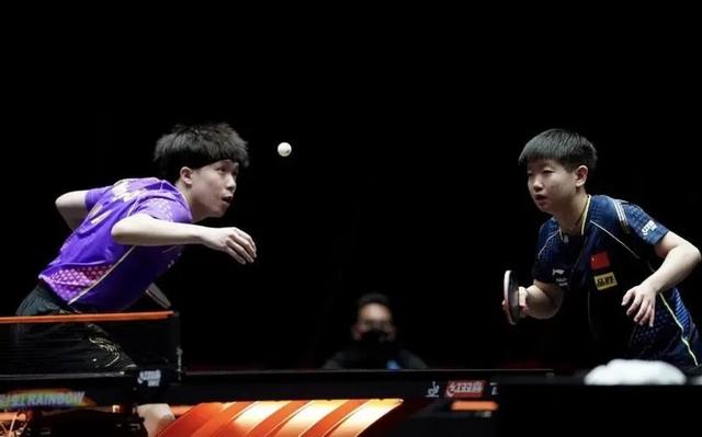 揭阳大头狗:雄狮是怎样从鬣狗群中识别头狗的？