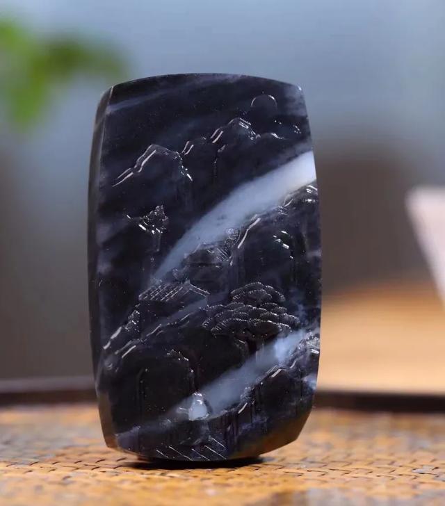 玉器市场,现在市场上有很多和田玉，都是真的吗？