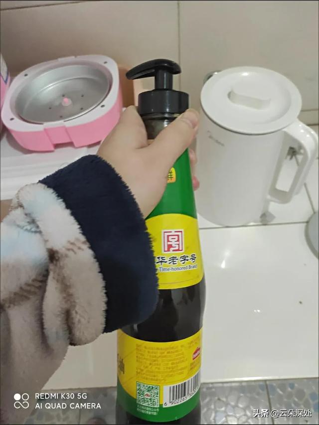 家里放一物绝对没蟑螂:多地出现“擦油烟机”女子，网友说很恐怖，她们真实目的是什么