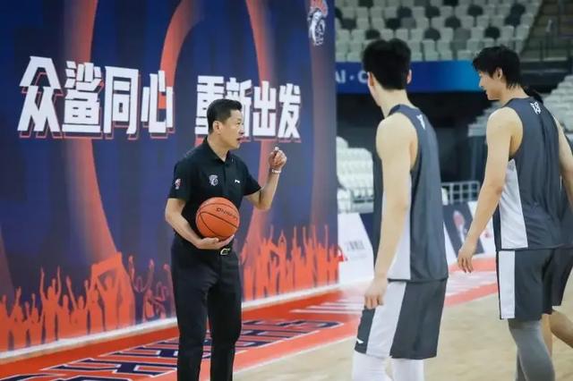 李春江:李春江和郭士强，你最喜欢哪一位？为什么？