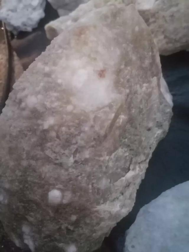 怎样辨别是不是玉,请问有什么方法可以让普通人认识玉石？