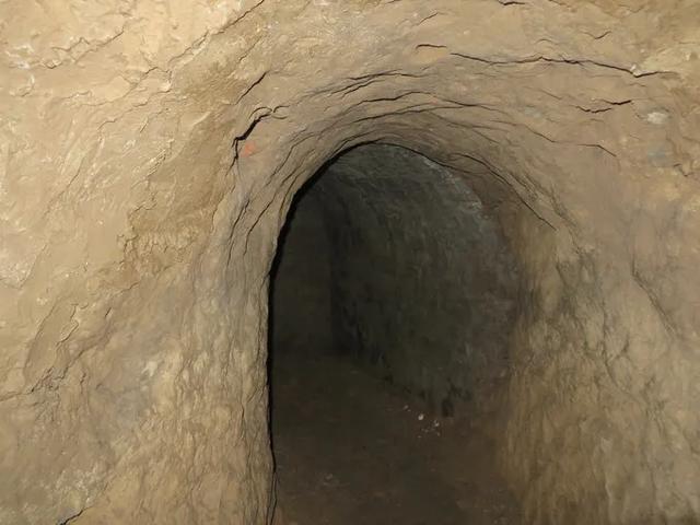 西藏窑洞的灵异事件:大白天，你有没有遇到什么恐怖的事，至今还后怕？