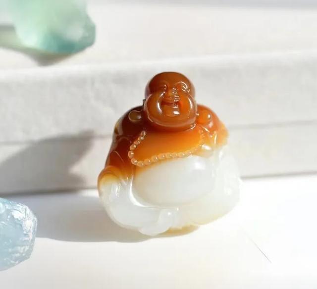 玉器市场,现在市场上有很多和田玉，都是真的吗？