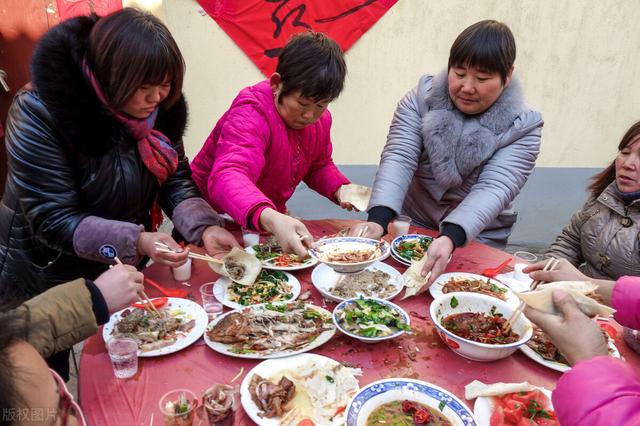 为什么有人说,在农村吃席,千万别坐老人孩子妇女多的桌子？