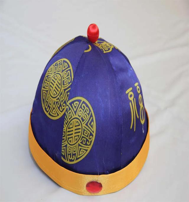 捡到帽子喊阎王,很多人和孝帽扯上关系,戴上孝帽,喊阎王来带人走.