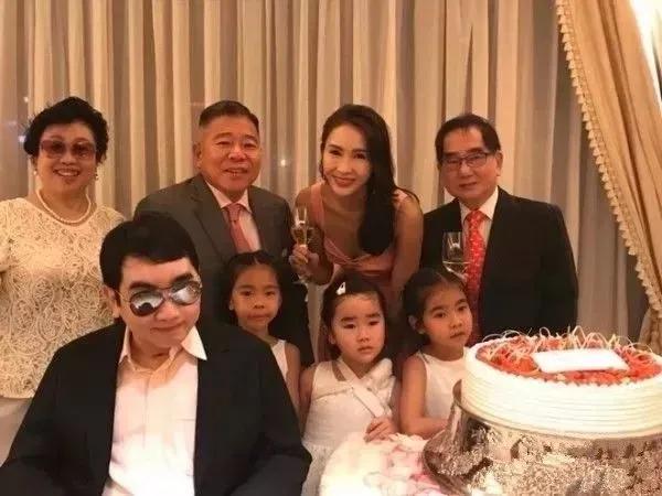 黎婴:哪些明星夫妻看起来不太般配，其实两人很幸福的？
