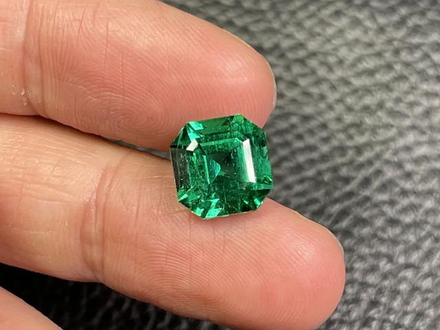 祖母绿照片,祖母绿一定要买木佐绿吗？