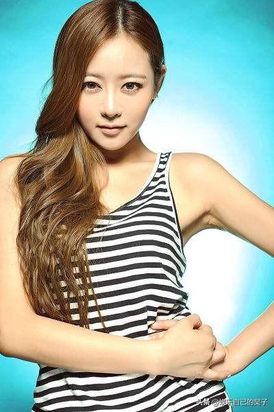 六,毛妮卓玛2005年,14岁的杨秀措被藏族导演万玛才旦选中参与拍摄