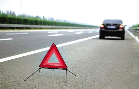 头条问答 汽车在什么情况下应该打双闪 28个回答