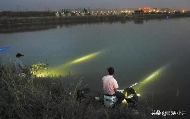 农村老人讲故事，为何农村的老人说：夜钓若钓上没生命的鱼，立刻收杆回家