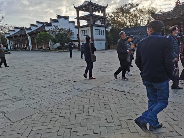 骆琦家庭背景:一个中年丧夫的女人，十年没有再找，她是怎么熬过来的